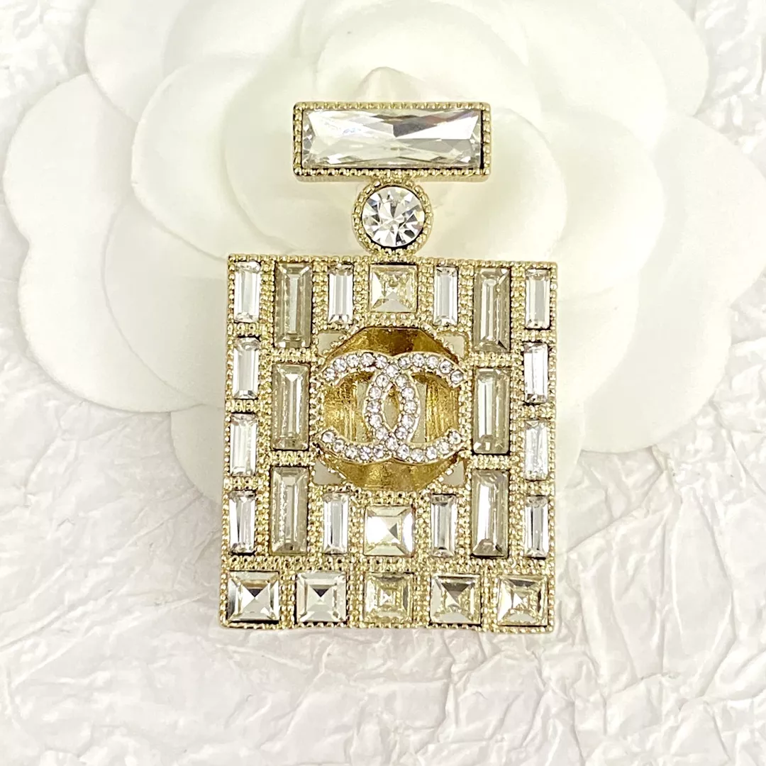 Chanel Brooches For Women EasyMatch 2823