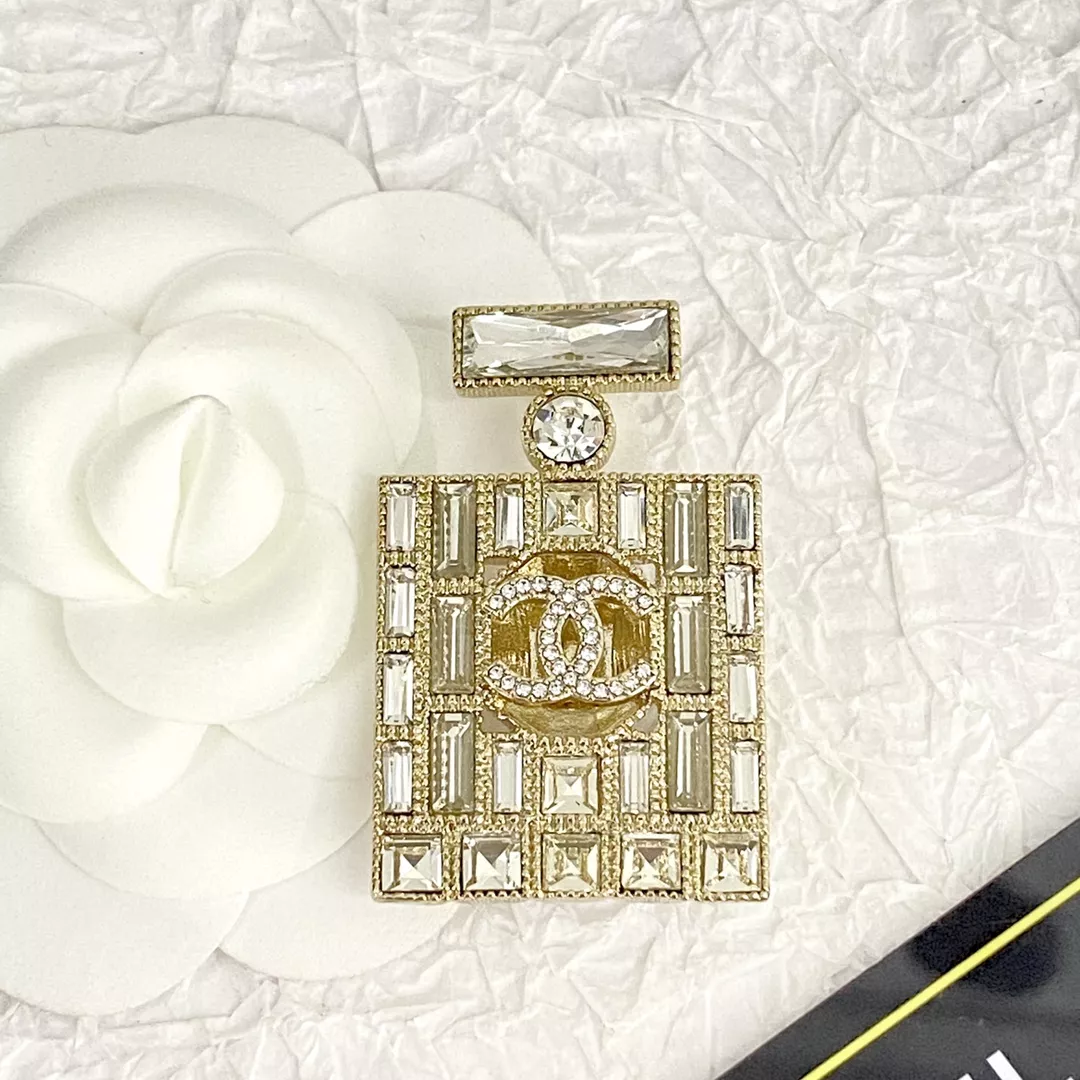 Chanel Brooches For Women EasyMatch 2823