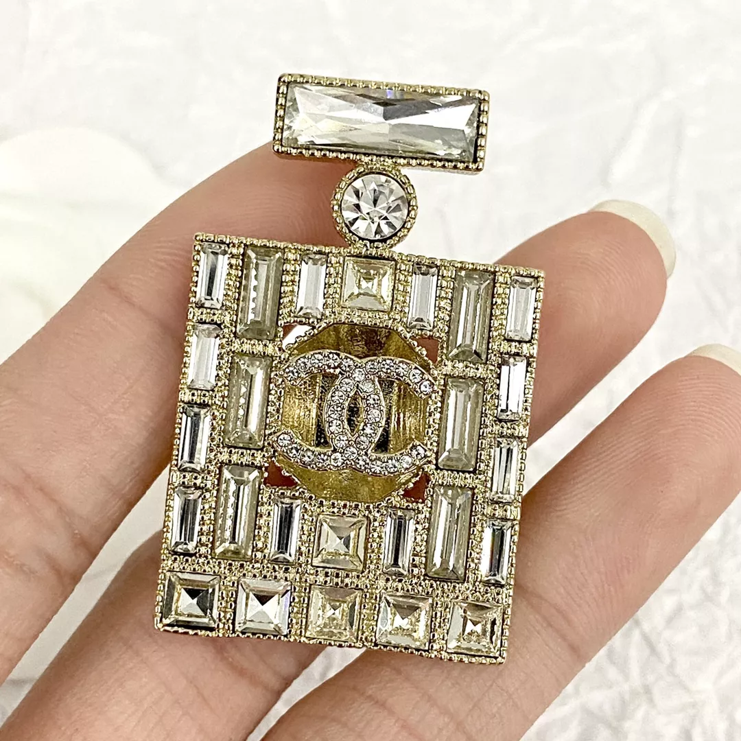 Chanel Brooches For Women EasyMatch 2823