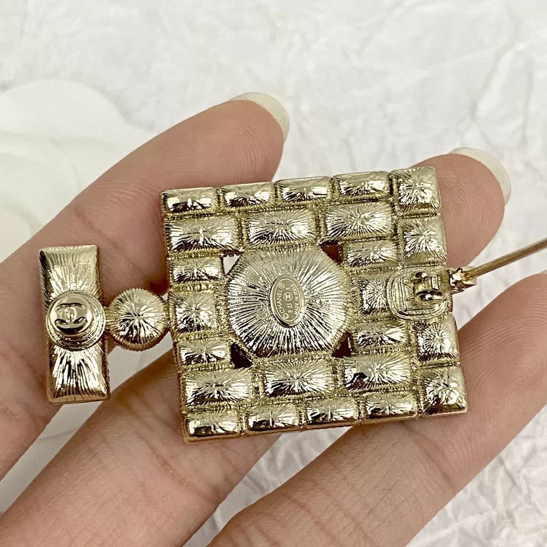 Chanel Brooches For Women EasyMatch 2823