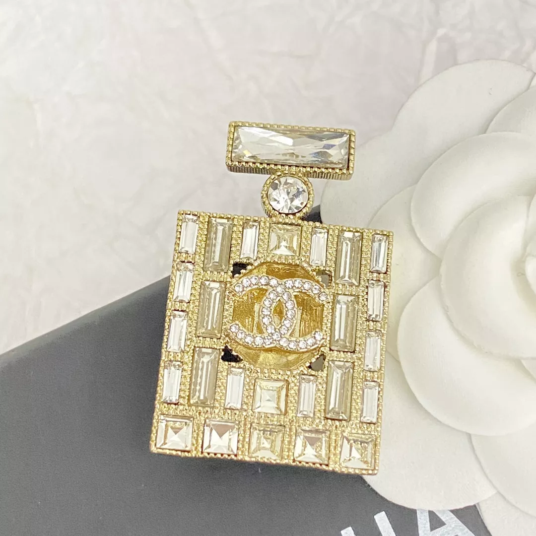 Chanel Brooches For Women EasyMatch 2823