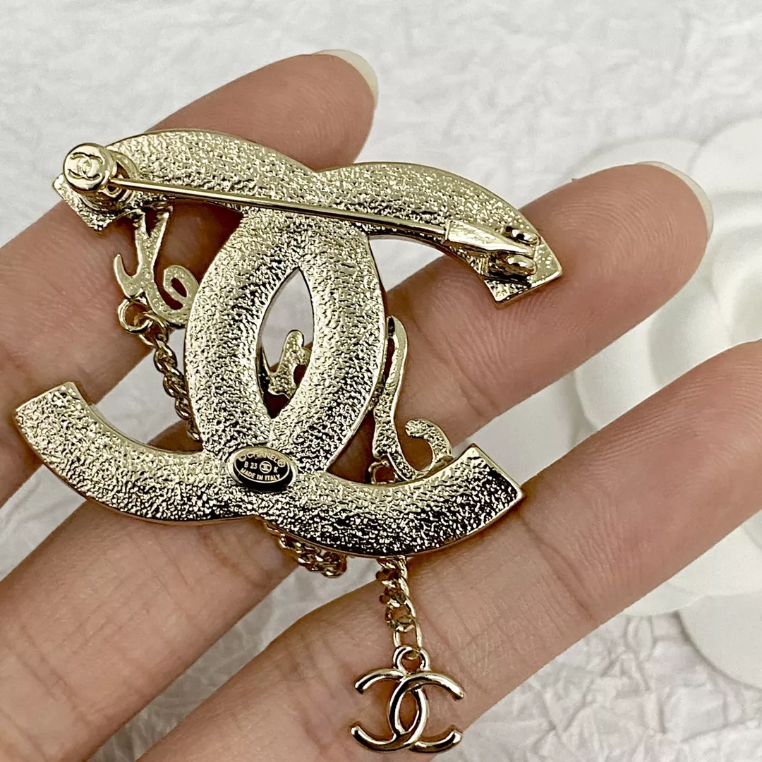Chanel Brooches For Women Flexible 4227