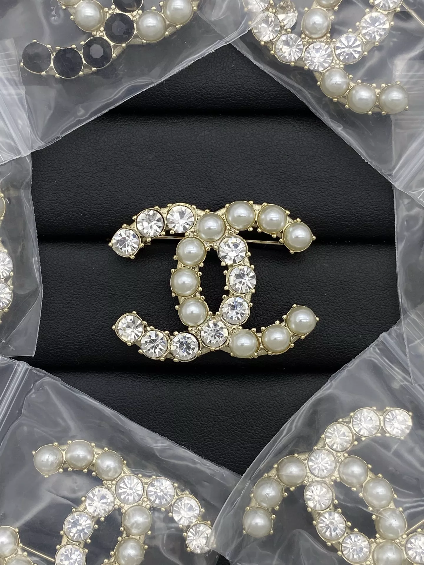 Chanel Brooches For Women Lightweight 7039