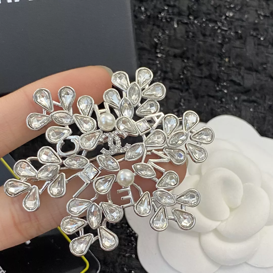 Chanel Brooches For Women Practical 7943