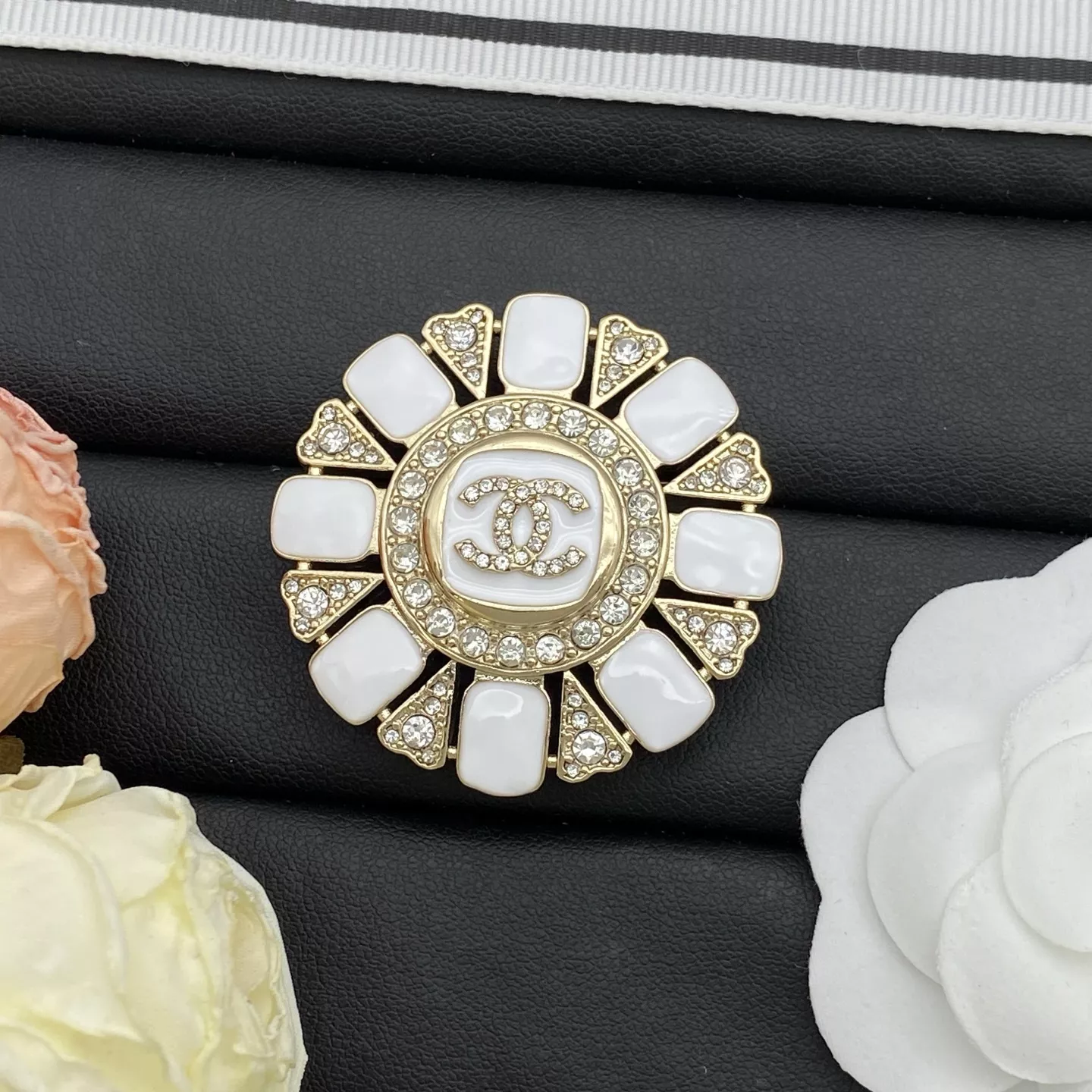 Chanel Brooches For Women Refined 3809