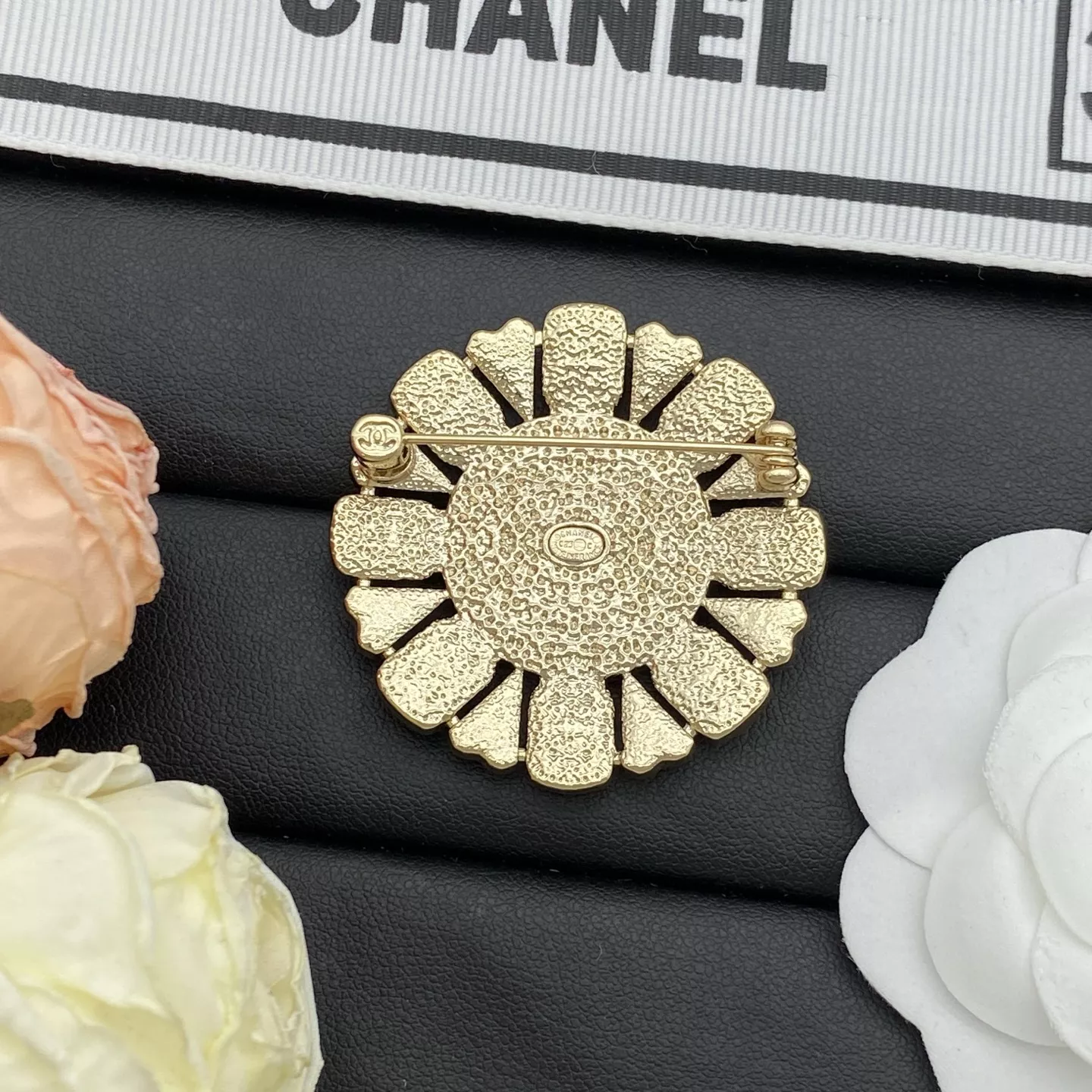 Chanel Brooches For Women Refined 3809
