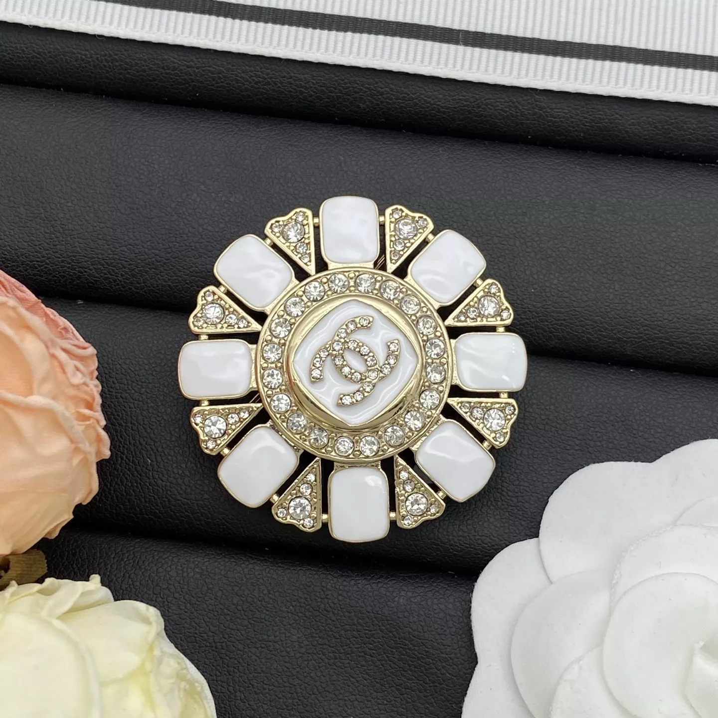 Chanel Brooches For Women Refined 3809