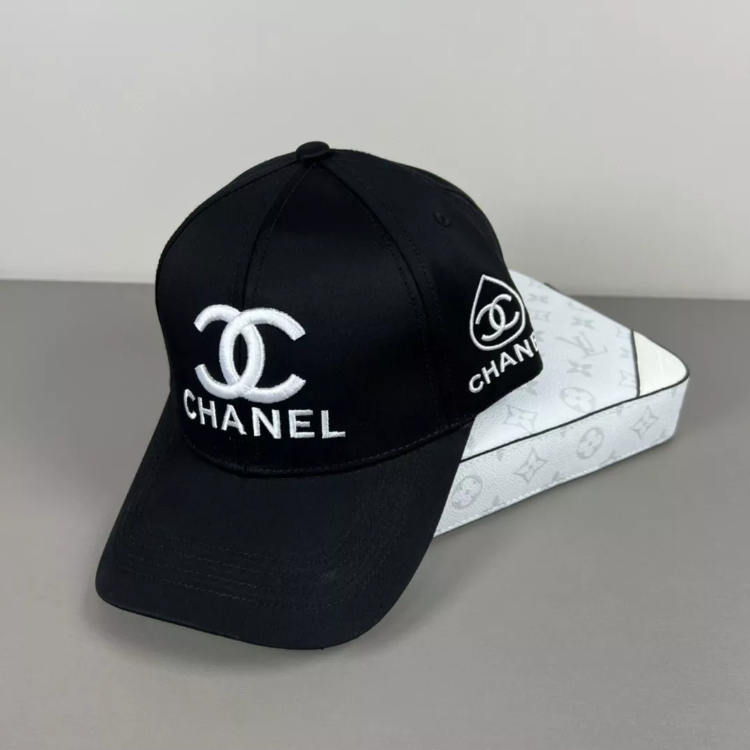 Chanel Caps Cozy 9318
