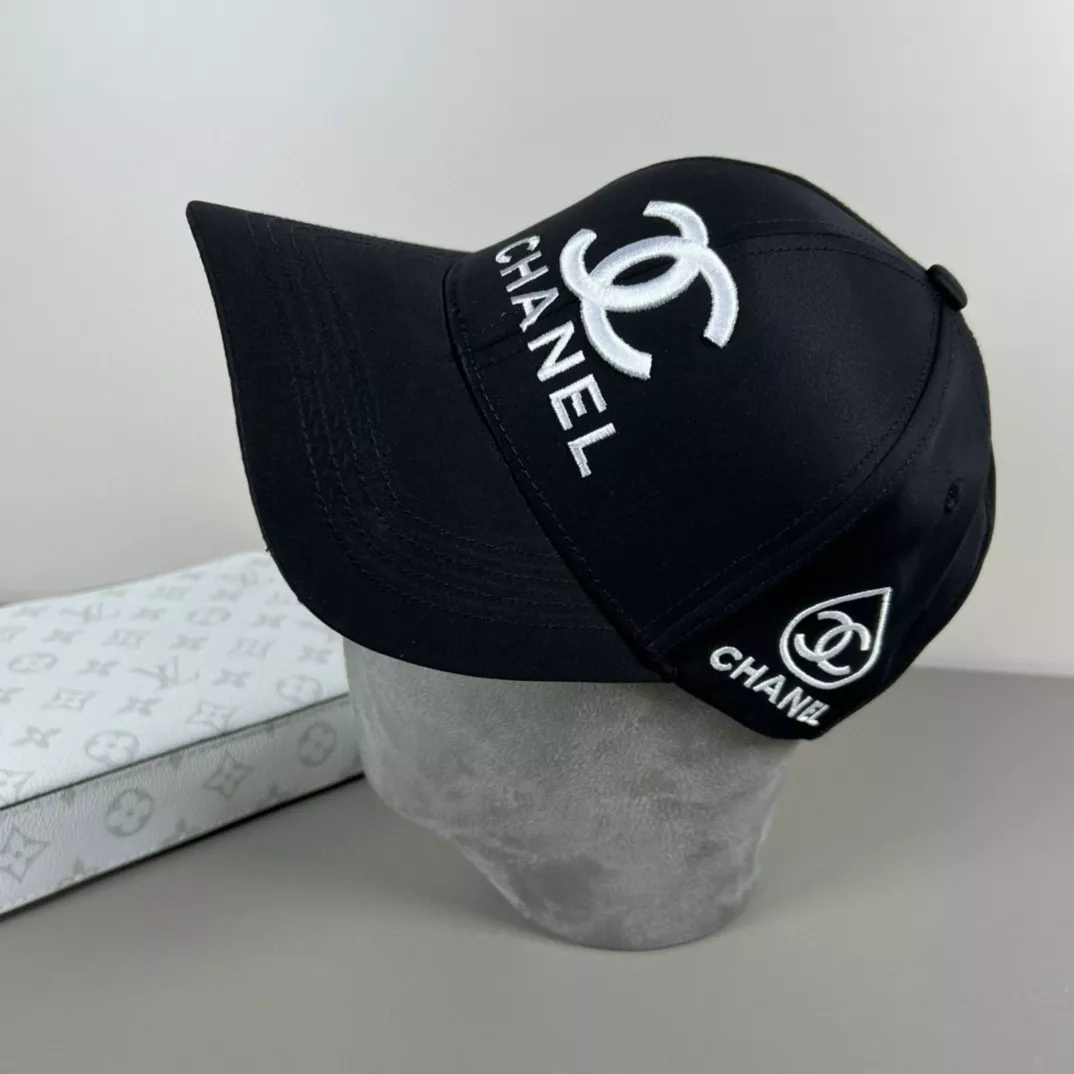 Chanel Caps Cozy 9318