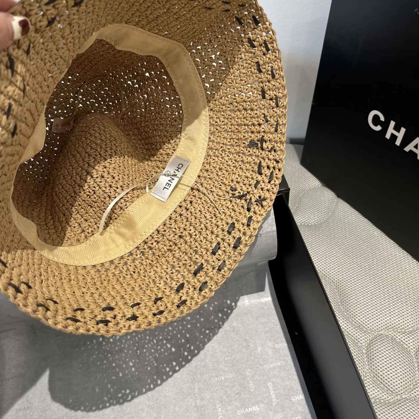 Chanel Caps Elegant 8671