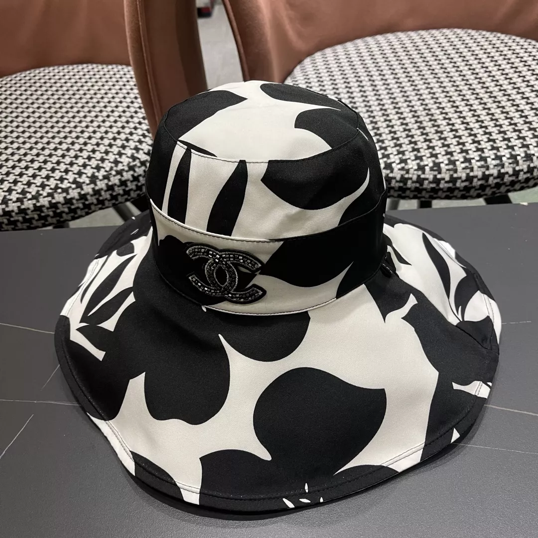 Chanel Caps Elegant 9156
