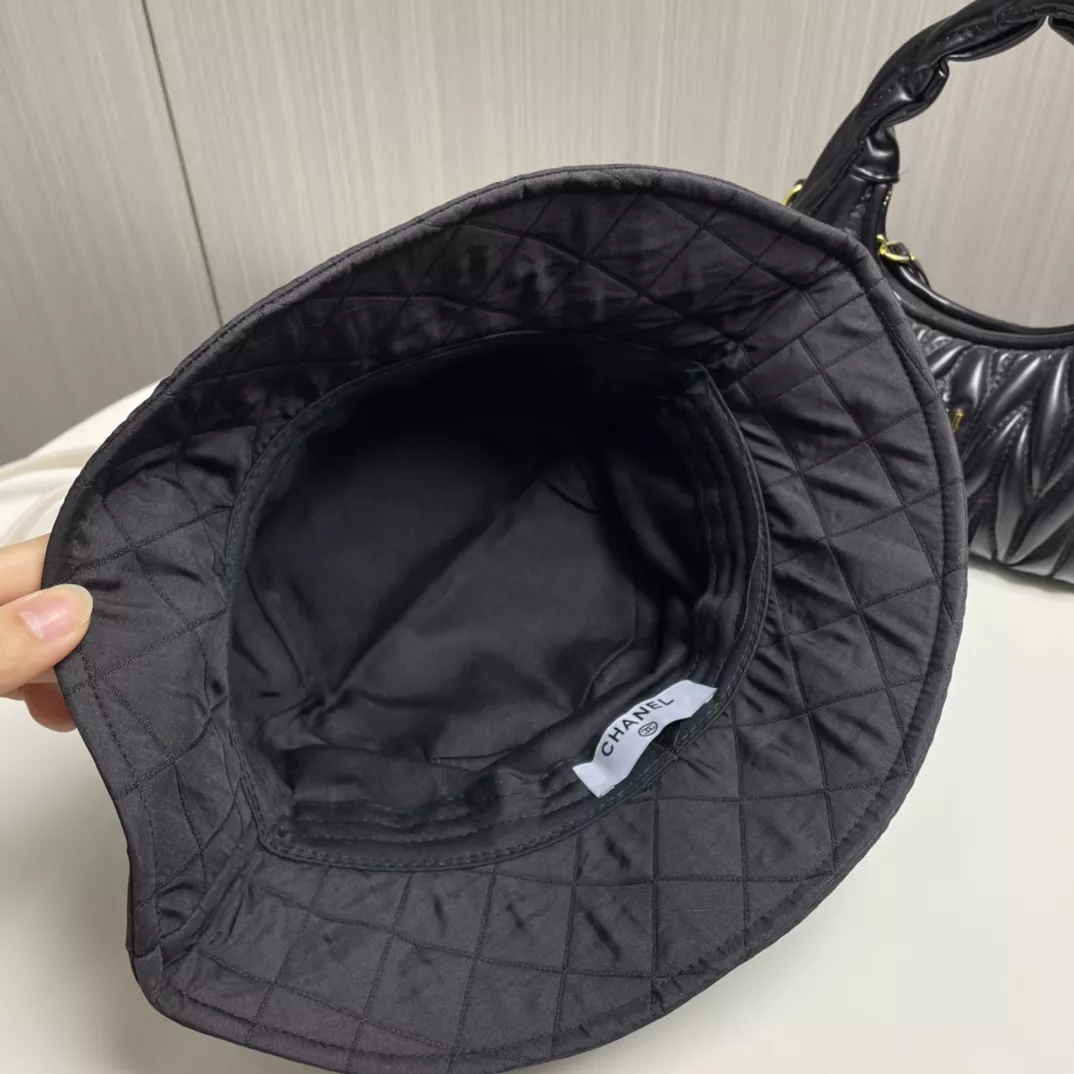 Chanel Caps ModernLook 464