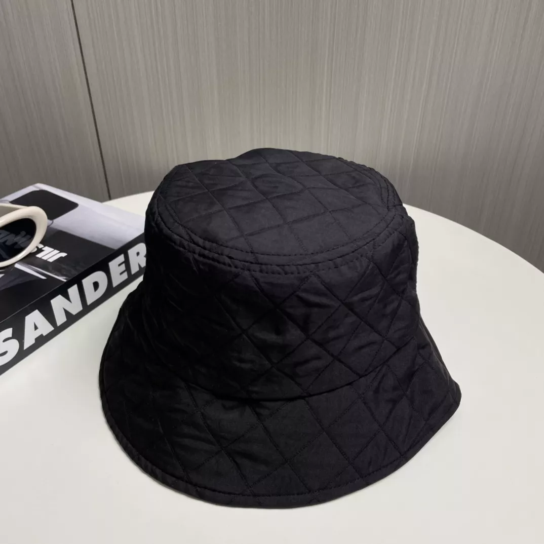 Chanel Caps ModernLook 464