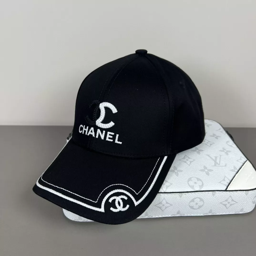 Chanel Caps Timeless 8579