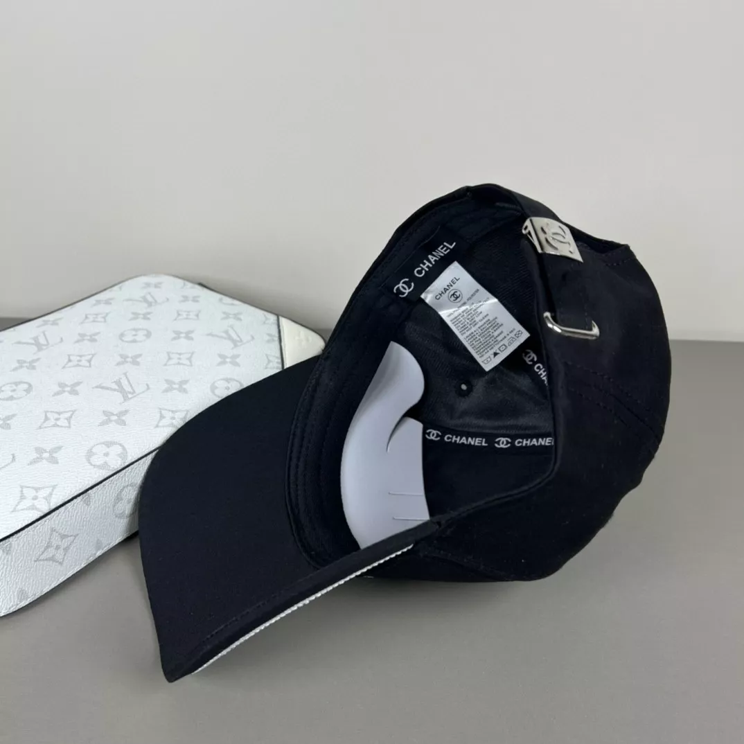 Chanel Caps Timeless 8579