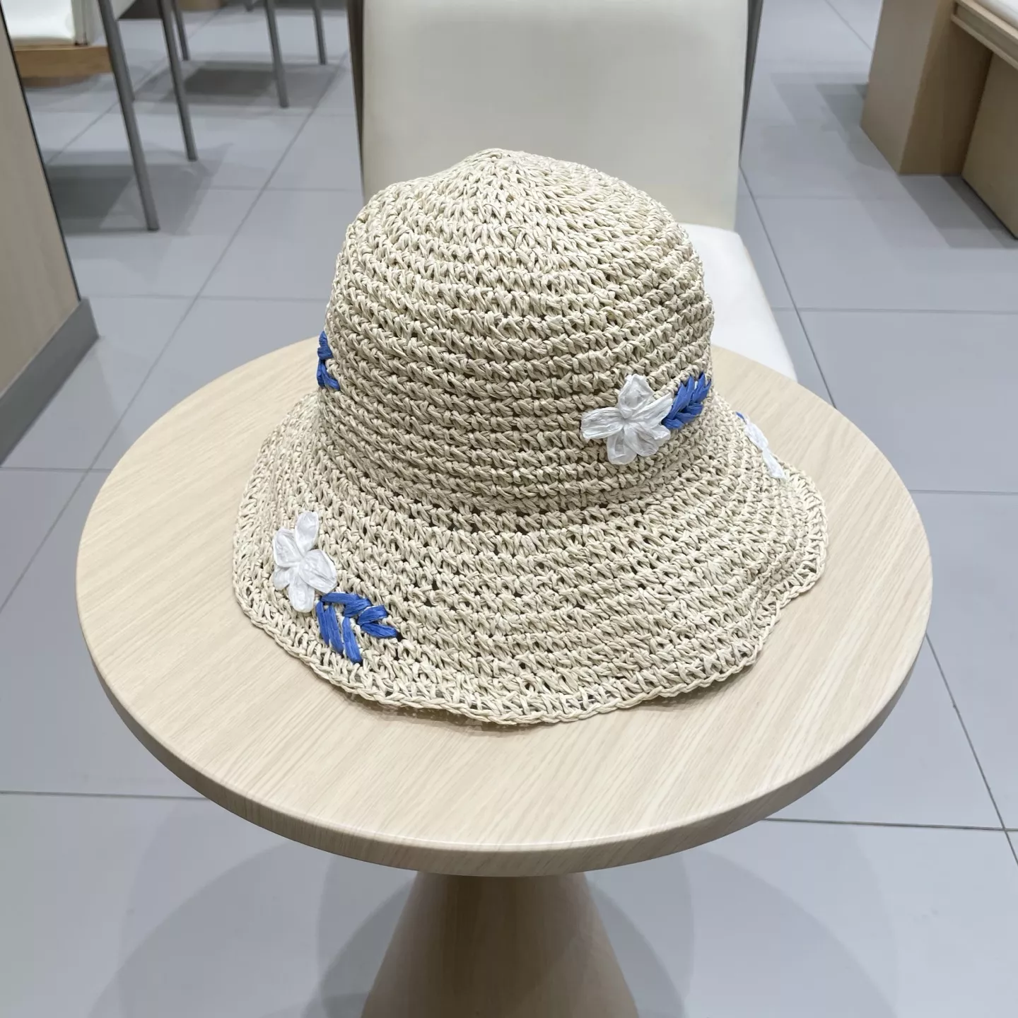 Chanel Caps Trendy 4104