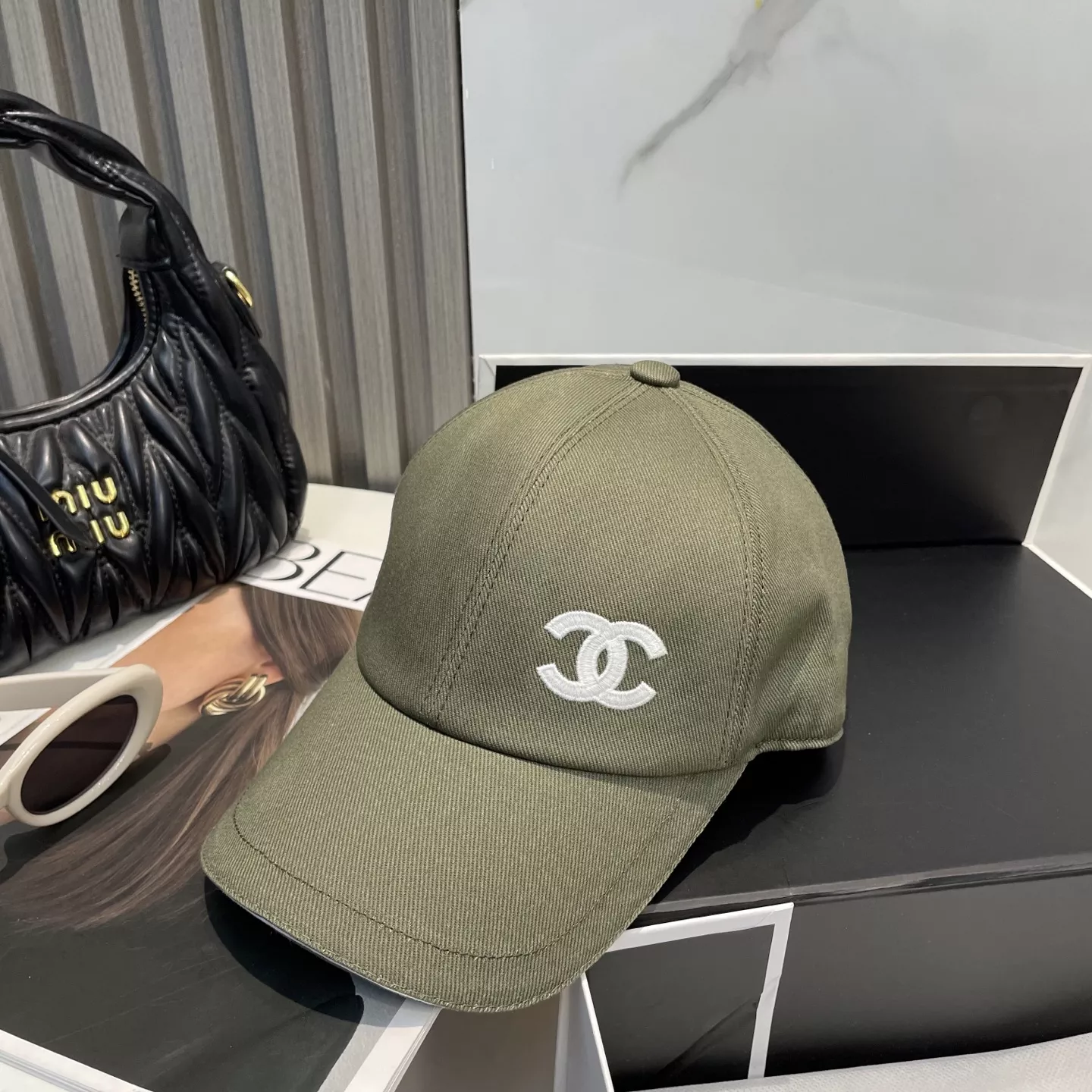 Chanel Caps Versatile 1507