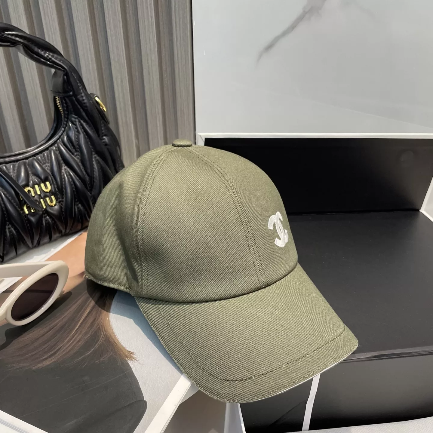Chanel Caps Versatile 1507