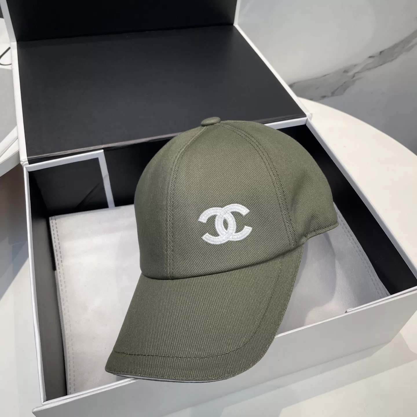 Chanel Caps Versatile 1507
