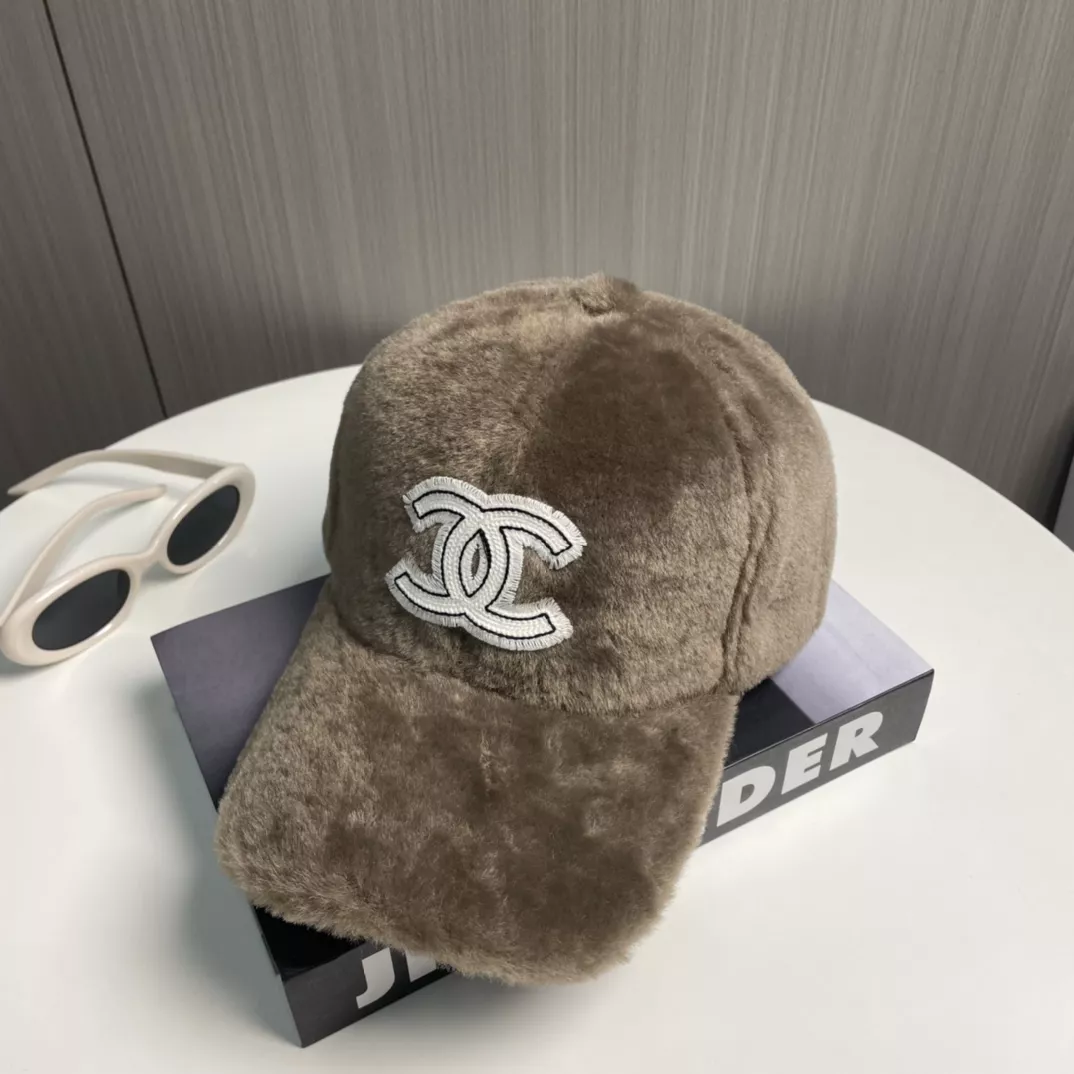 Chanel Caps Versatile 2843