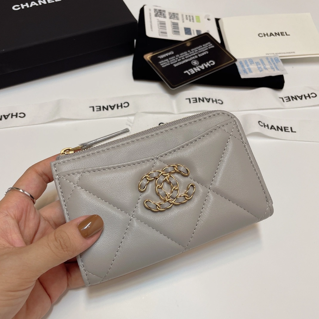 Chanel Card Case Comfortable 4037