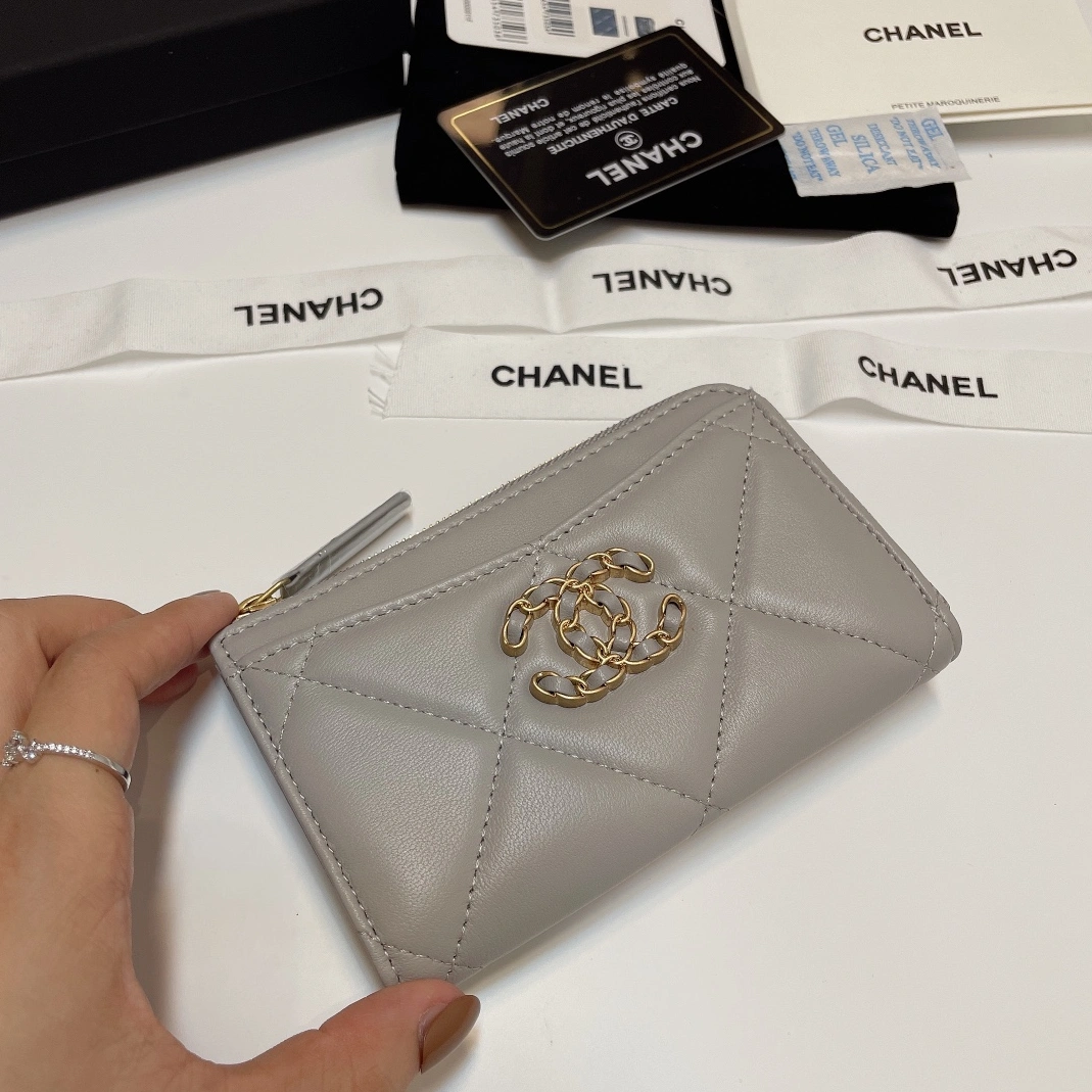 Chanel Card Case Comfortable 4037