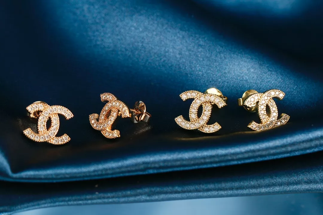 Chanel Earrings For Women Compact 4825