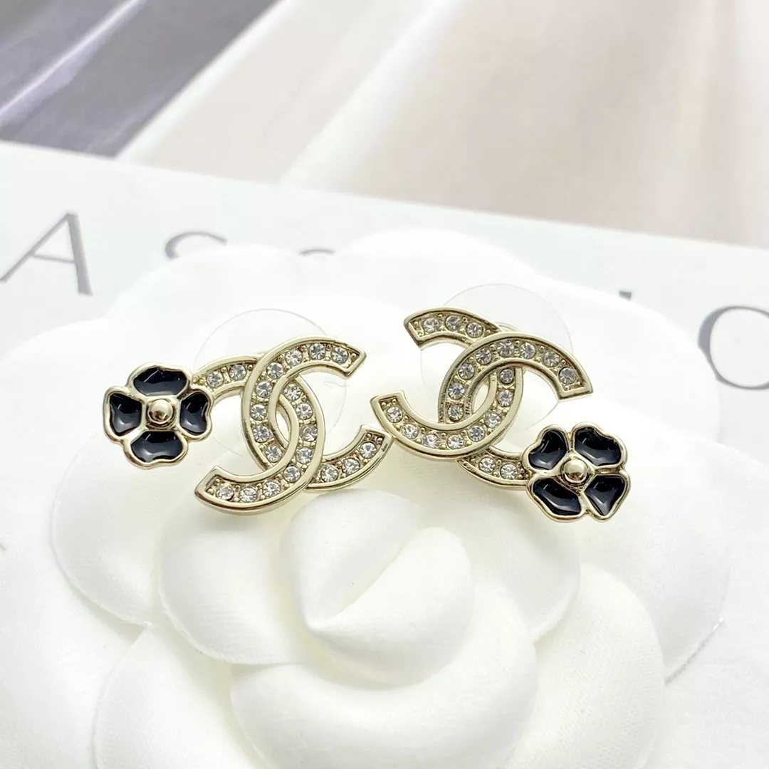 Chanel Earrings For Women EasyMatch 372