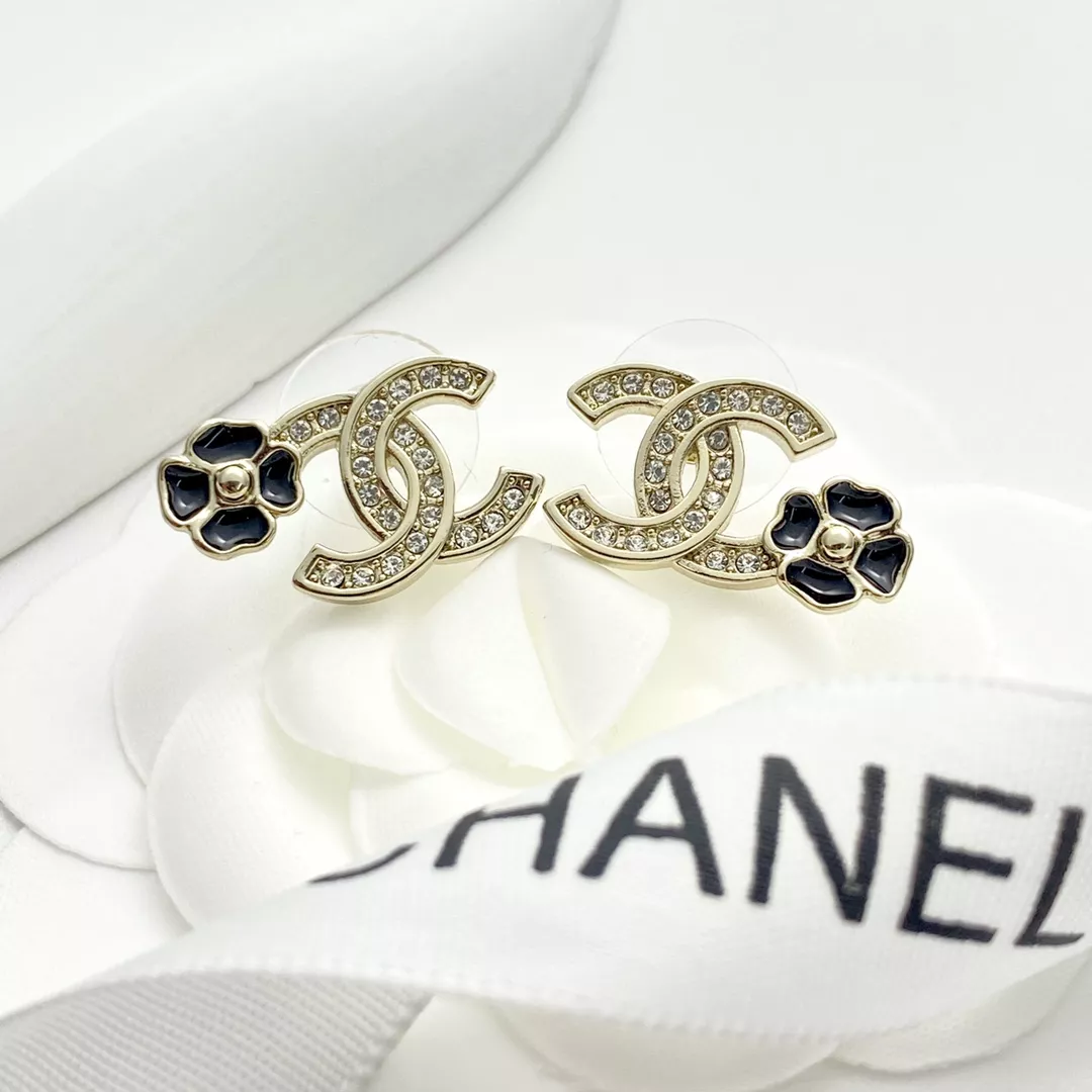 Chanel Earrings For Women EasyMatch 372