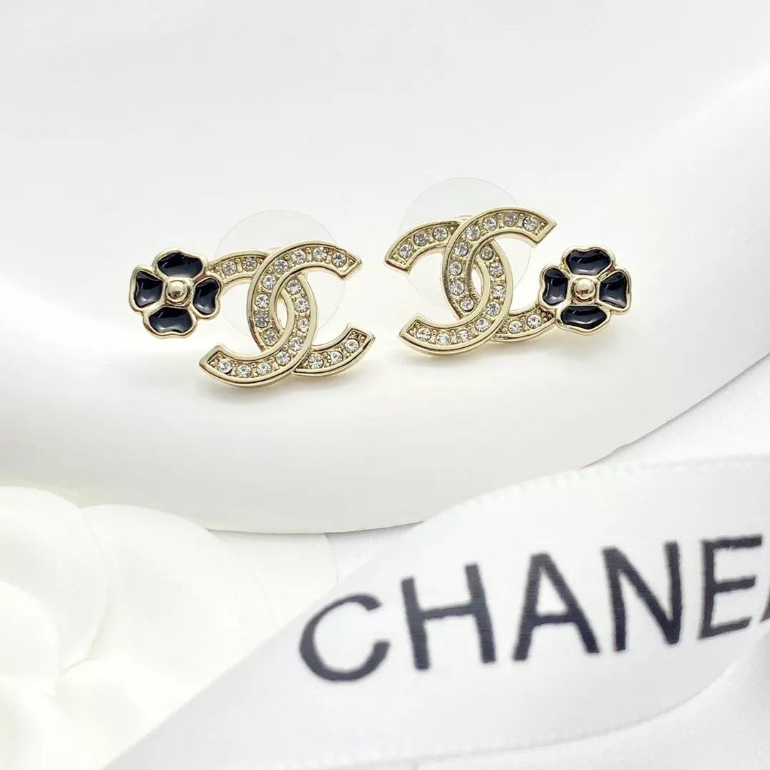 Chanel Earrings For Women EasyMatch 372