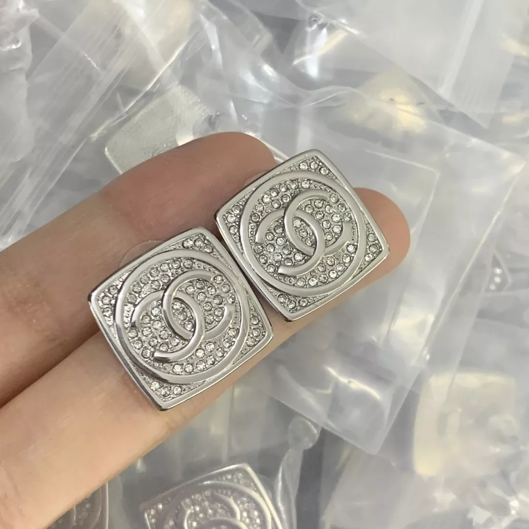 Chanel Earrings For Women EasyMatch 5716