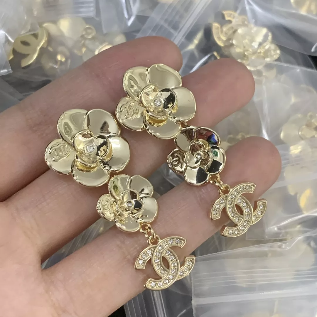 Chanel Earrings For Women Flexible 8899