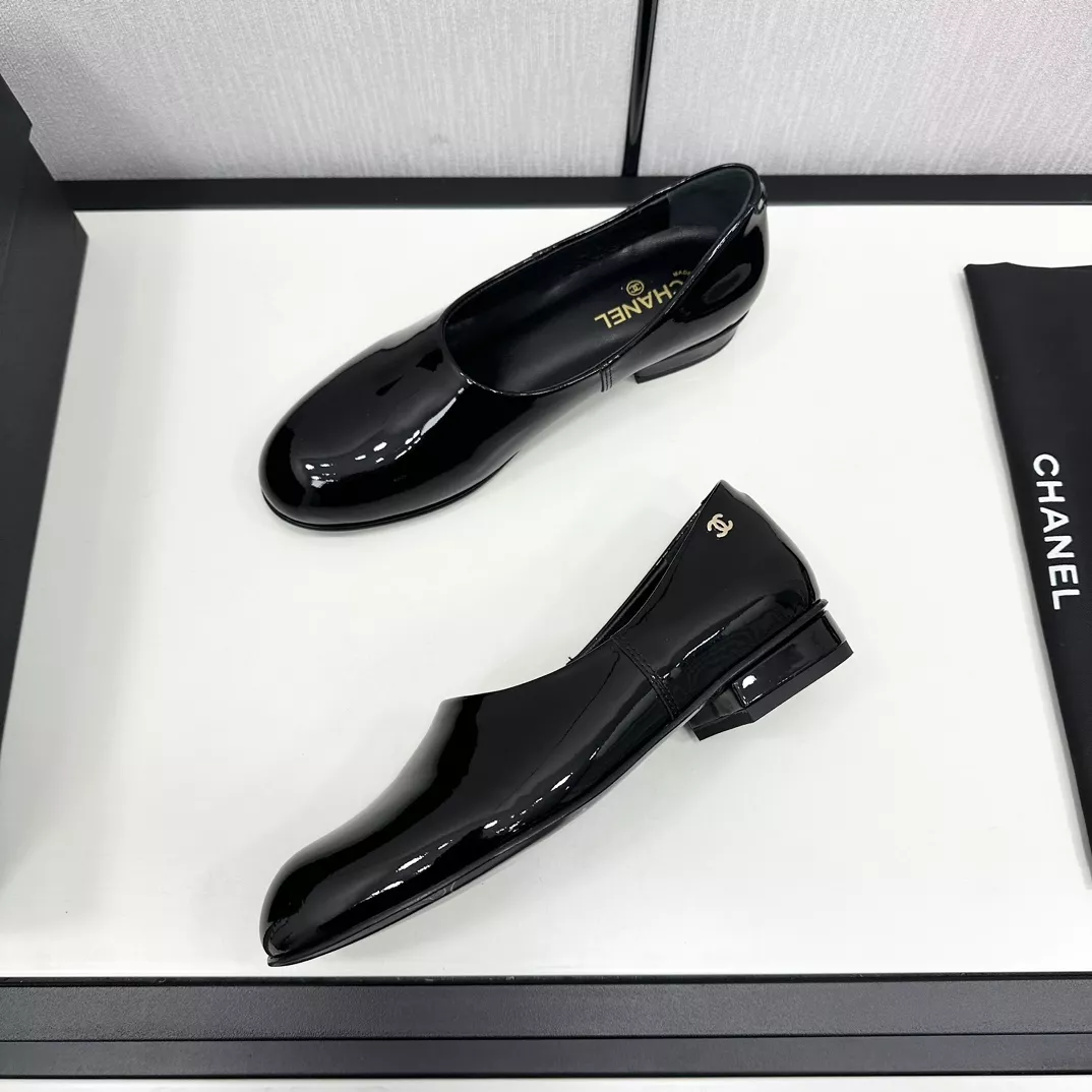 Chanel Flat Shoes For Women Sleek 8448