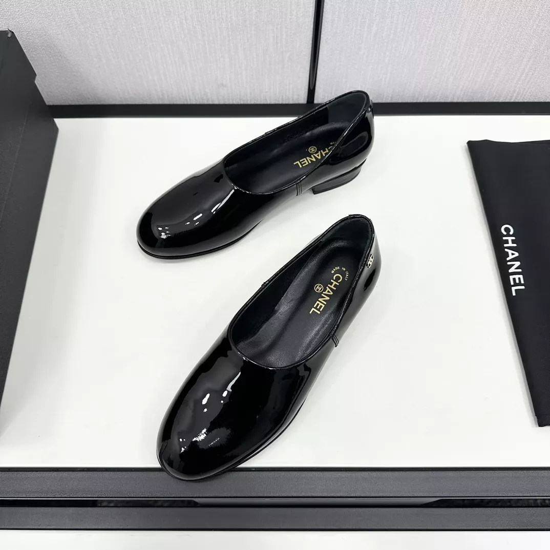 Chanel Flat Shoes For Women Sleek 8448