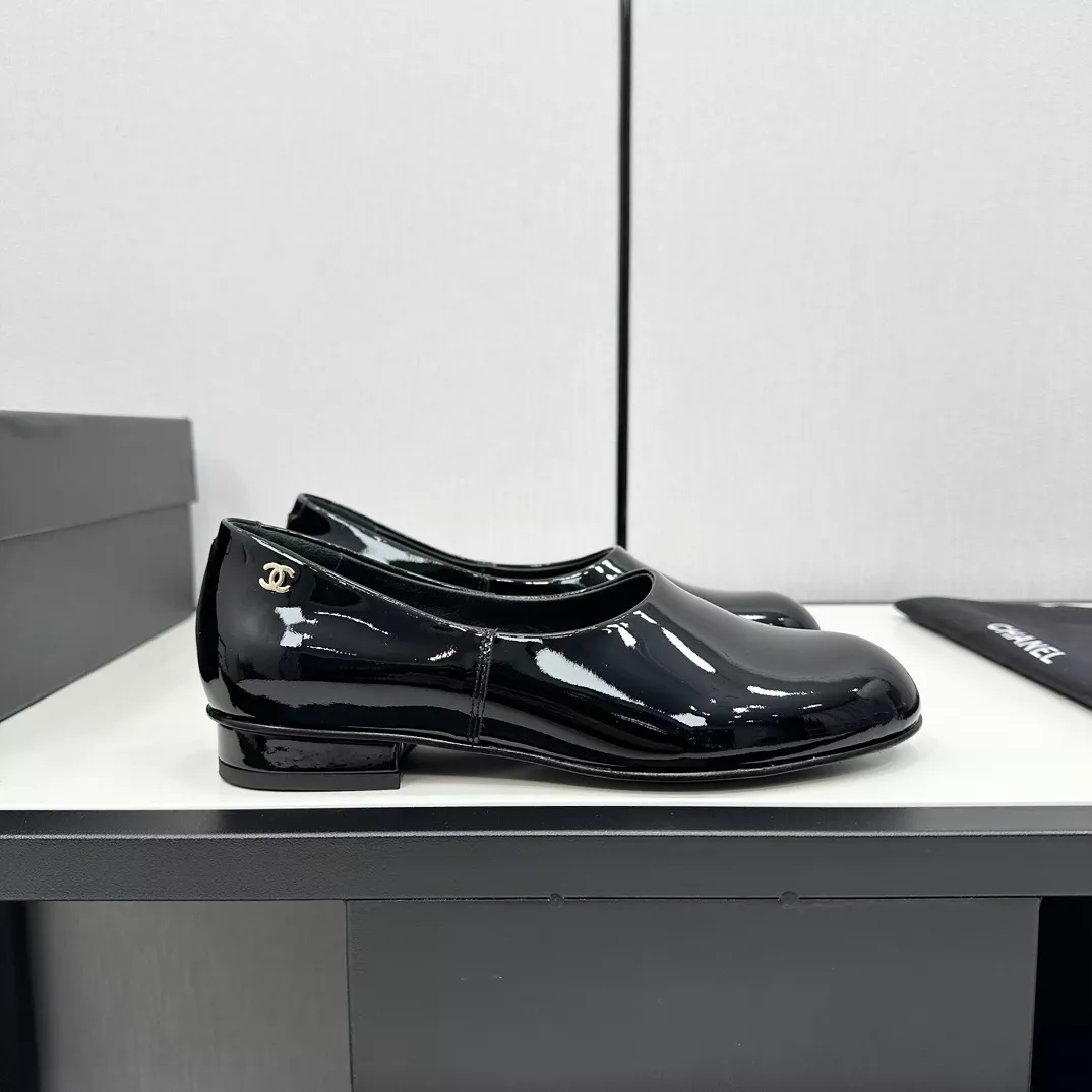 Chanel Flat Shoes For Women Sleek 8448