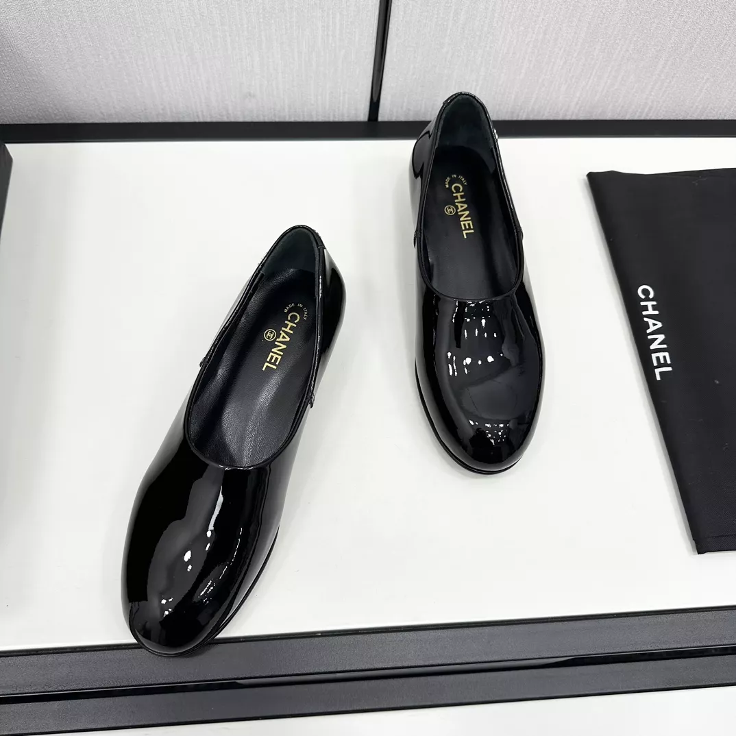 Chanel Flat Shoes For Women Sleek 8448
