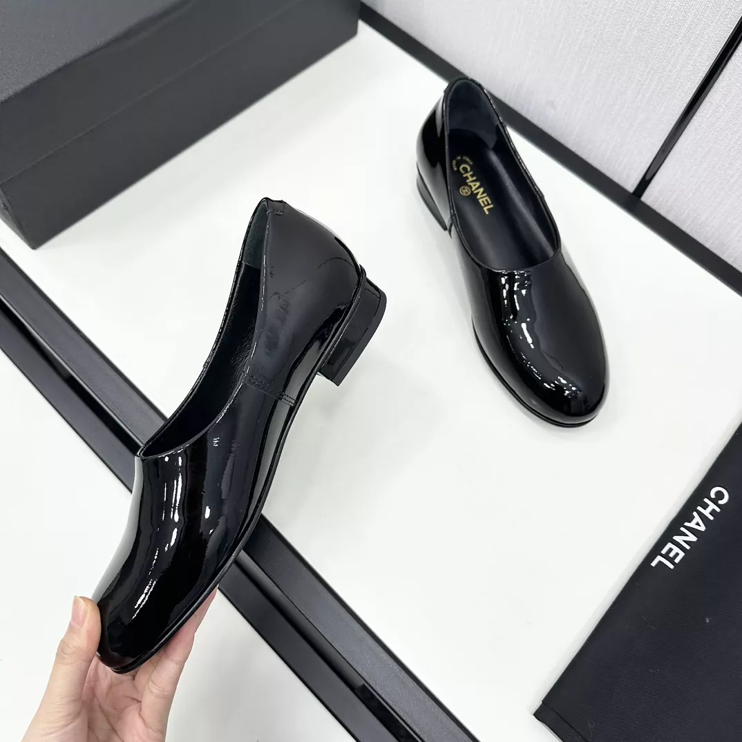 Chanel Flat Shoes For Women Sleek 8448