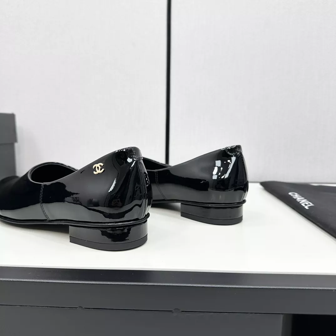 Chanel Flat Shoes For Women Sleek 8448