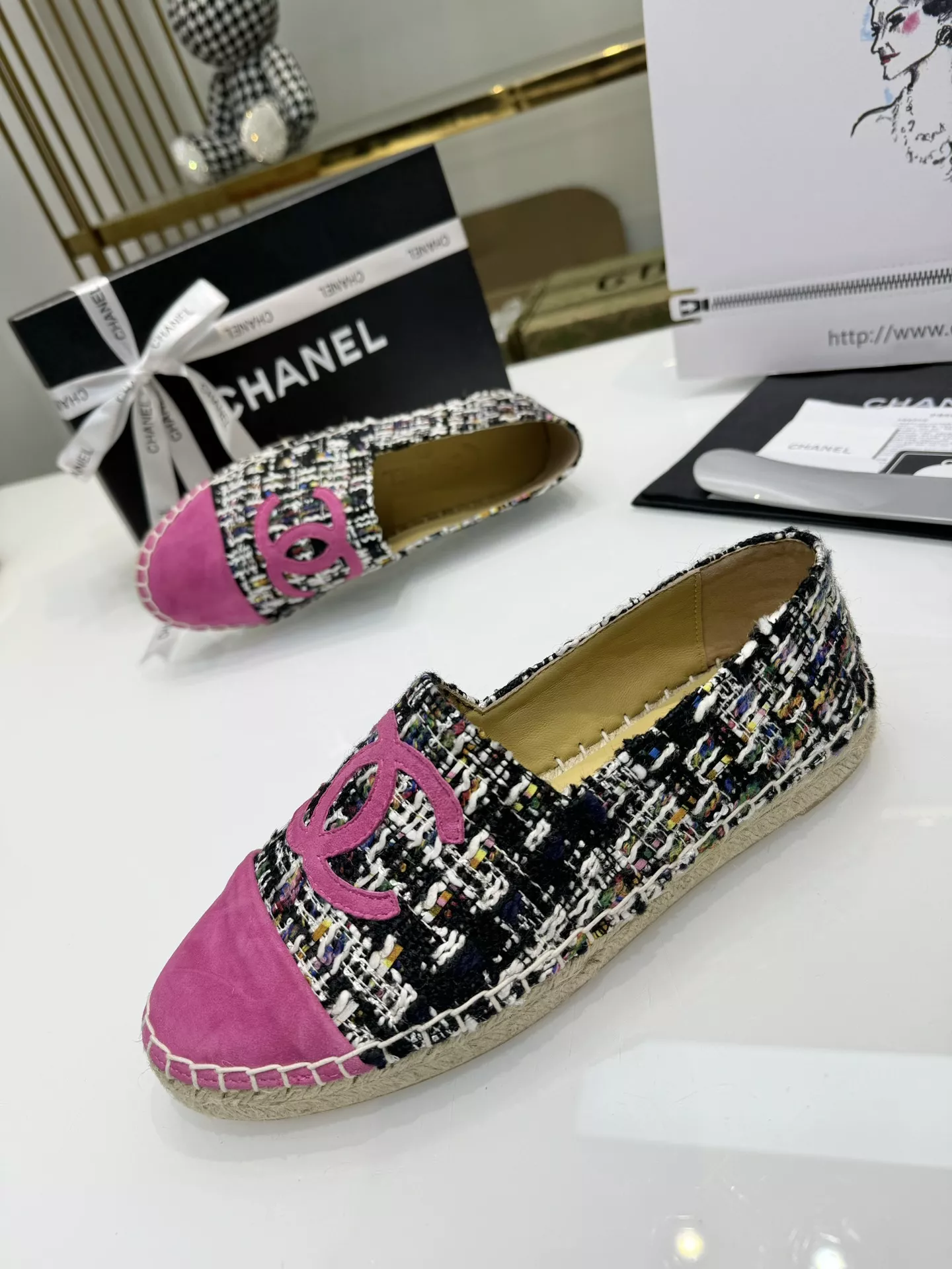 Chanel Flat Shoes For Women Sleek 891
