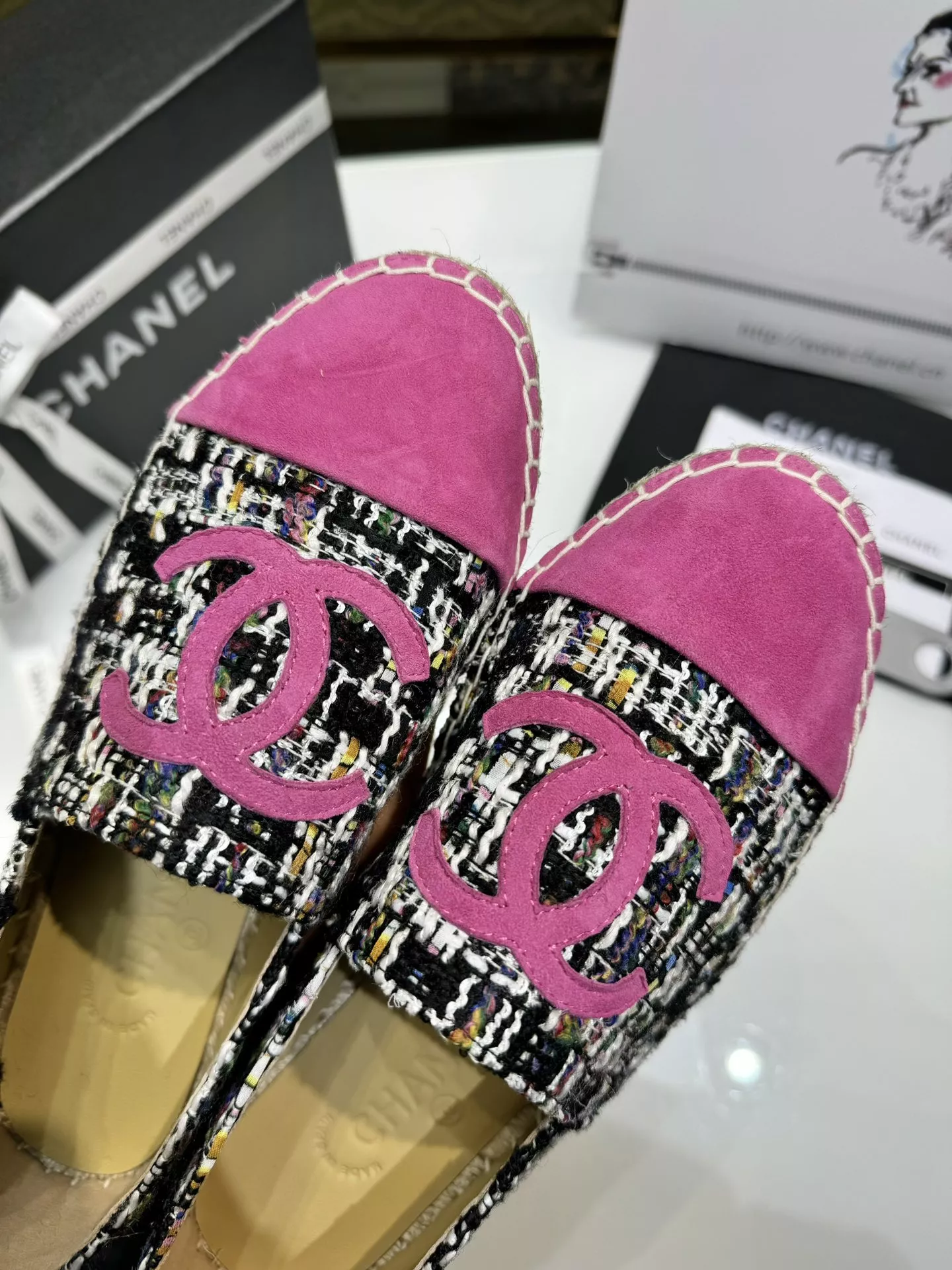 Chanel Flat Shoes For Women Sleek 891