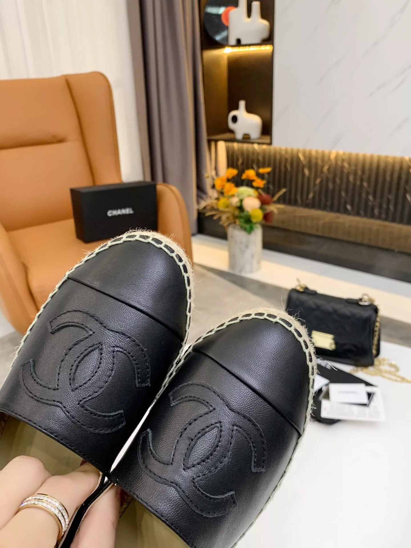 Chanel Flat Shoes For Women StreetReady 1805