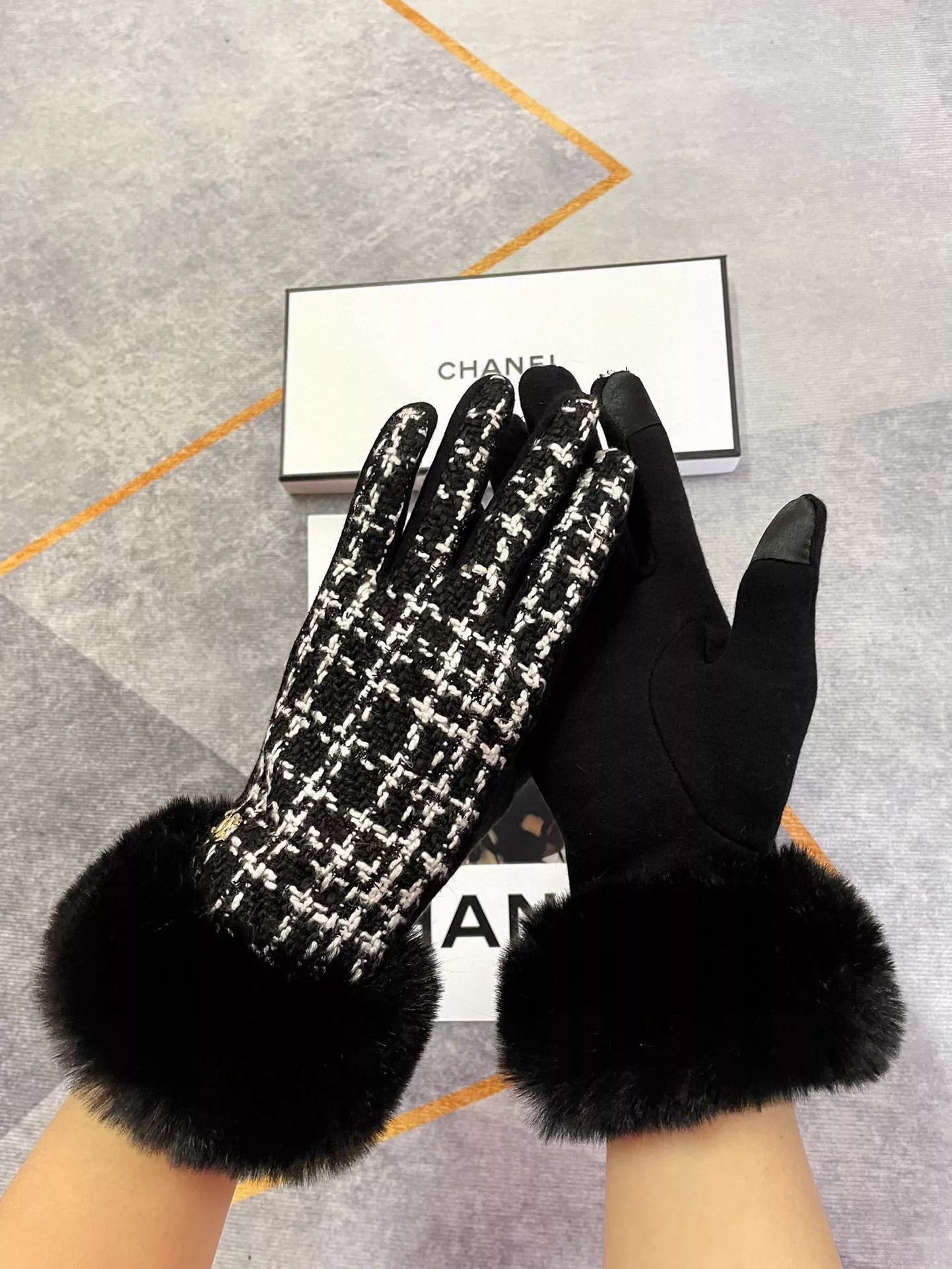 Chanel Gloves For Women Vibrant 9296