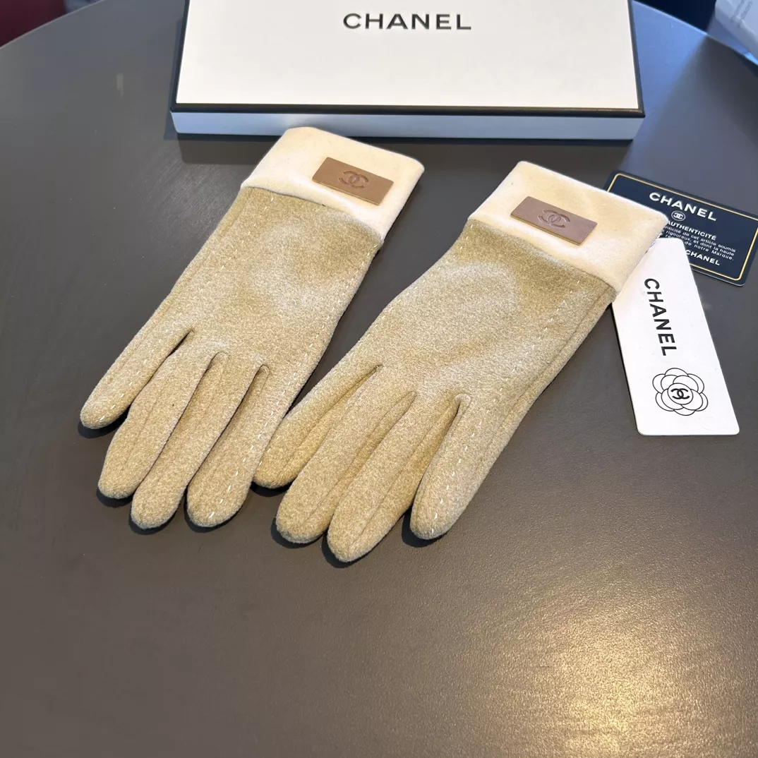 Chanel Gloves Practical 353