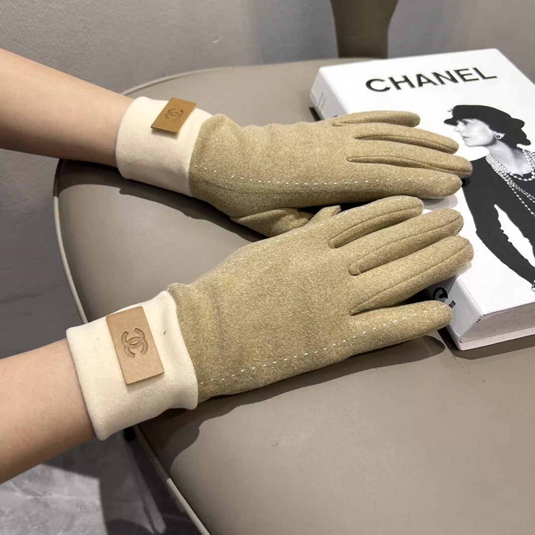 Chanel Gloves Practical 353