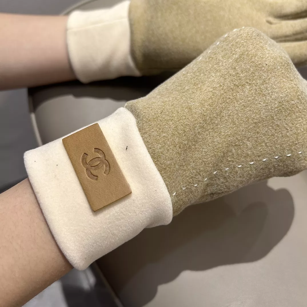 Chanel Gloves Practical 353