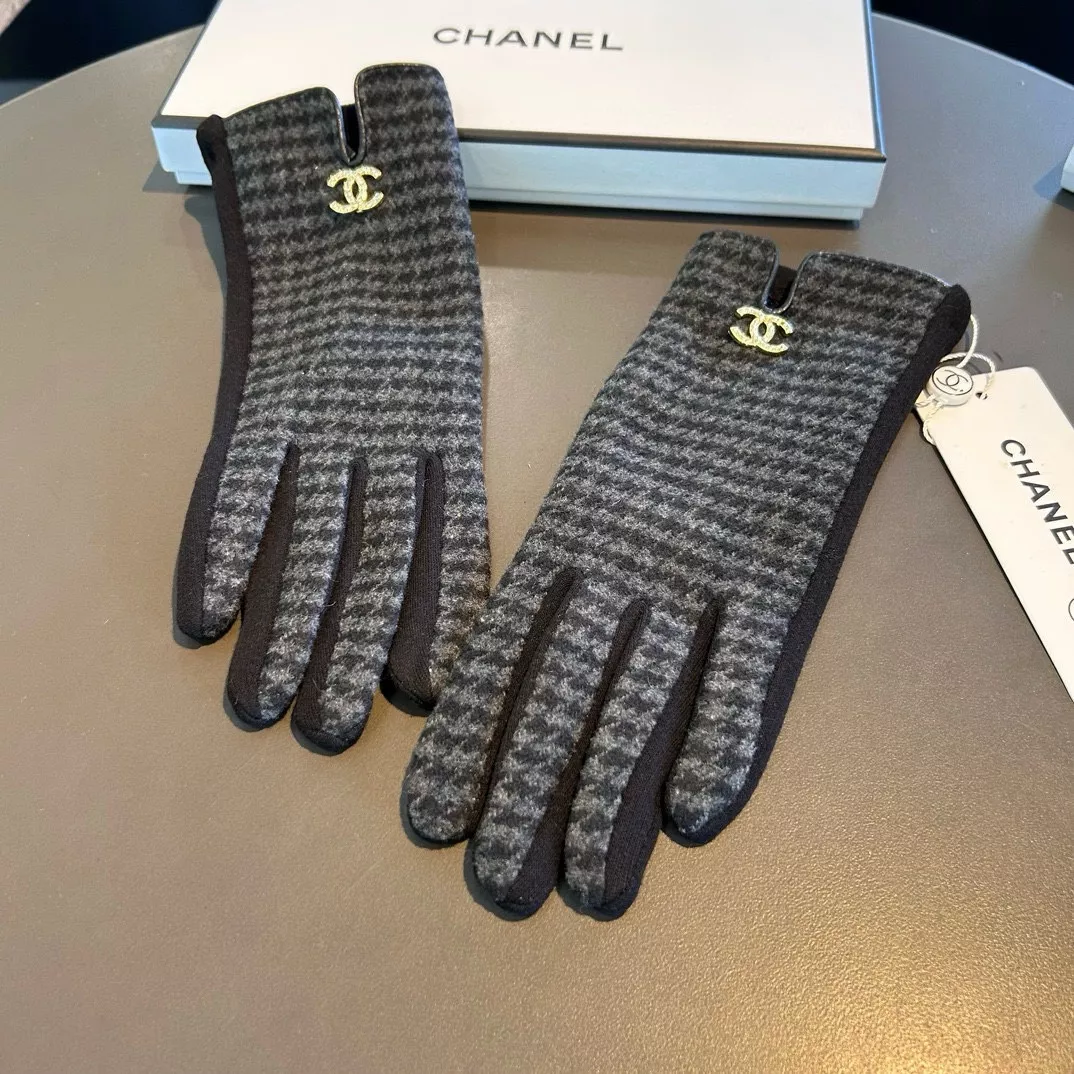 Chanel Gloves Practical 3972