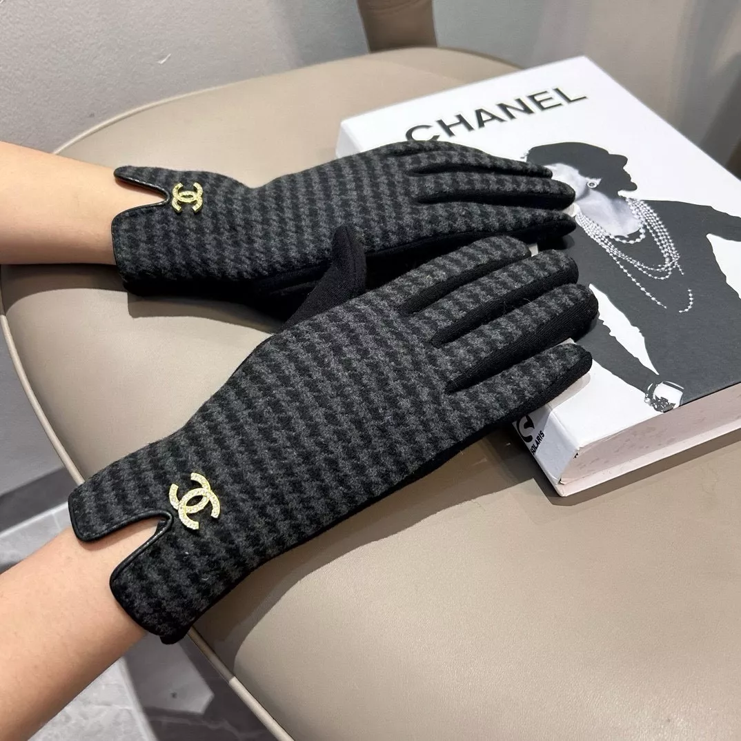 Chanel Gloves Practical 3972