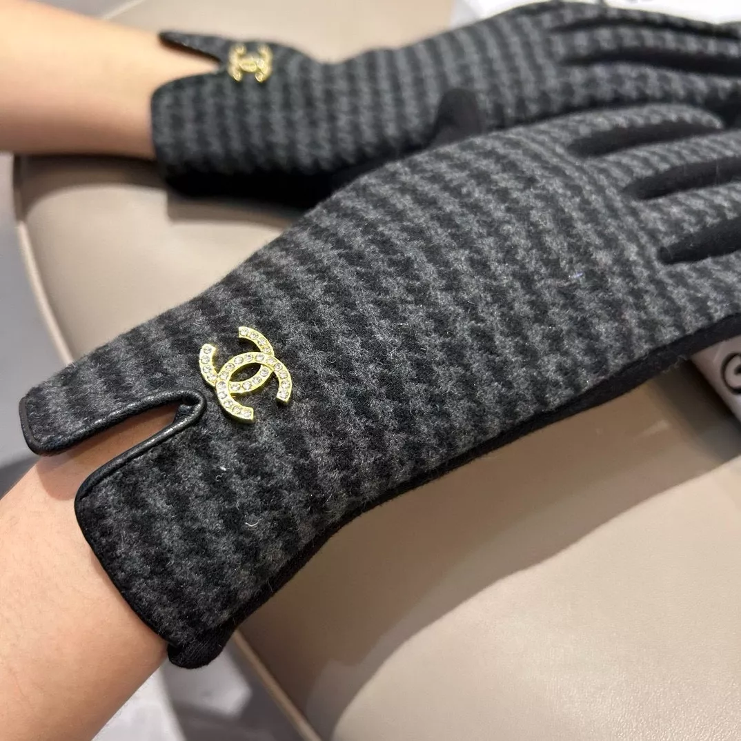 Chanel Gloves Practical 3972