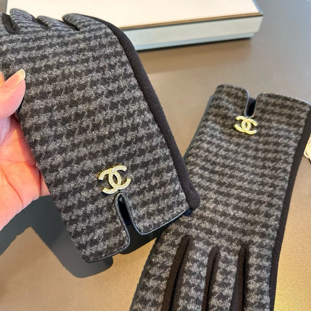 Chanel Gloves Practical 3972