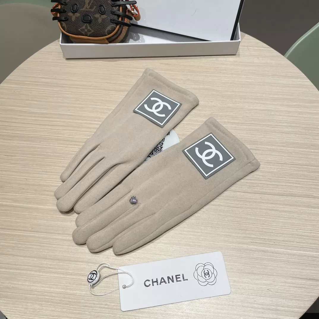 Chanel Gloves Vibrant 8974